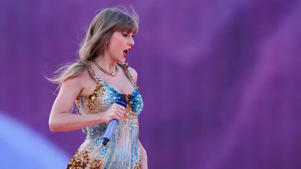 泰勒&middot;斯威夫特(Taylor Swift)在愛(ài)丁堡三個(gè)晚上為超過(guò)20萬(wàn)名歌迷表演