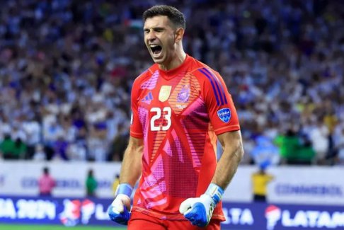 梅西罰失點(diǎn)球后 馬丁內(nèi)斯撲救阿根廷隊(duì)晉級(jí)