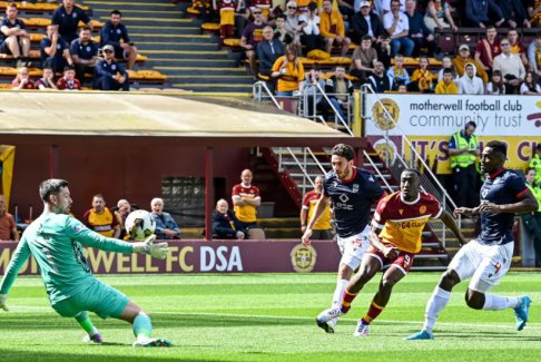 英超第一階段馬瑟韋爾0-0羅斯縣