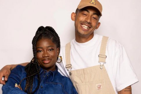 薩頓的英超聯(lián)賽預測VS Make Mea Mixtape主持人克拉拉和喬