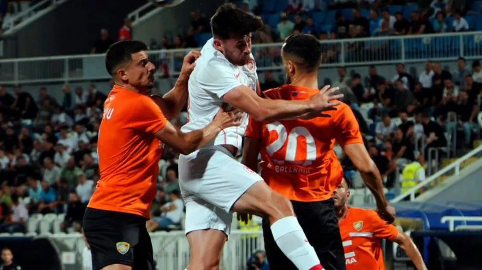 拉恩在最后時(shí)刻客場(chǎng)戲劇性地戰(zhàn)勝了巴爾卡尼