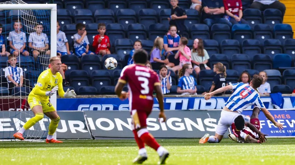 阿達(dá)馬&middot;西迪貝（Adama Sidibeh）僅在四分鐘后就首開紀(jì)錄