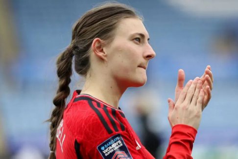 曼聯(lián)后衛(wèi)布倫德?tīng)栃紤言? class=