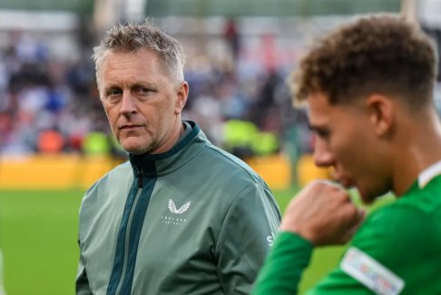 無情的英格蘭向哈爾格里姆森展示艱難的道路