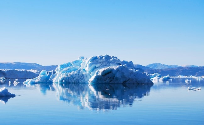 足以填滿一萬(wàn)個(gè)奧林匹克游泳池的冰川已經(jīng)陷入峽灣