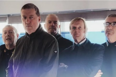 克里斯·薩頓的英超預(yù)測嘉賓農(nóng)場歌手彼得胡頓