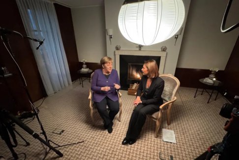 安格拉·默克爾捍衛(wèi)與俄羅斯的關(guān)系并阻止烏克蘭加