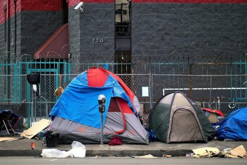 美國(guó)無(wú)家可歸者人數(shù)創(chuàng)歷史新高 每1萬(wàn)人有23人無(wú)家可