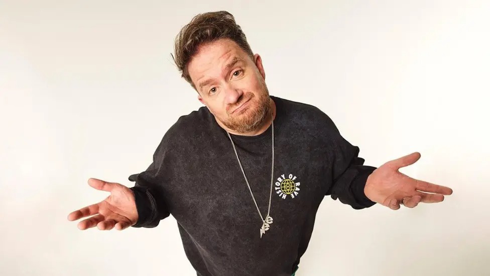 EatsEverything于2012年榮獲DJ雜志最佳英國DJ獎，并成為唯一一位在同一年表演兩首BBCRadio1EssentialMixes的DJ