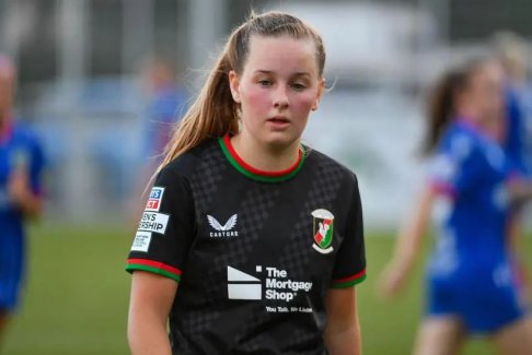 女足球員艾米·科爾首次入選北愛(ài)爾蘭隊(duì)