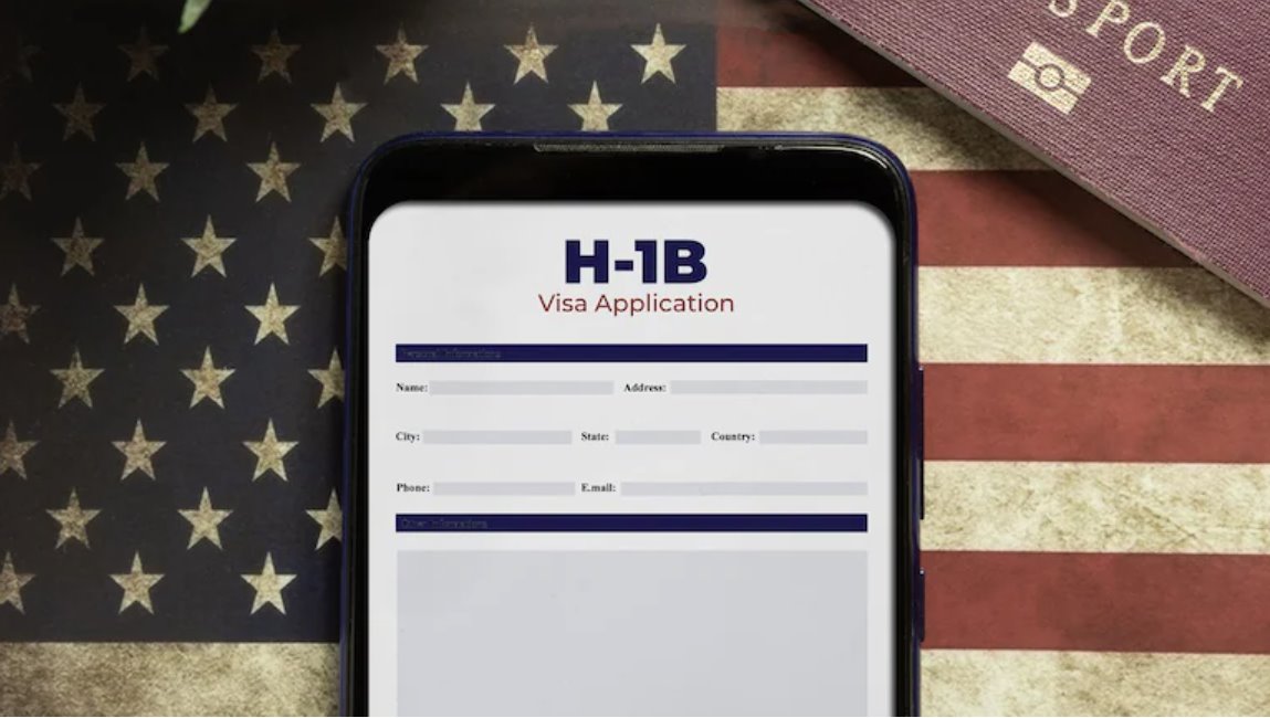  美國(guó)綠卡、H-1B和F-1簽證持有者返回美國(guó)后可能面臨更嚴(yán)格的審查