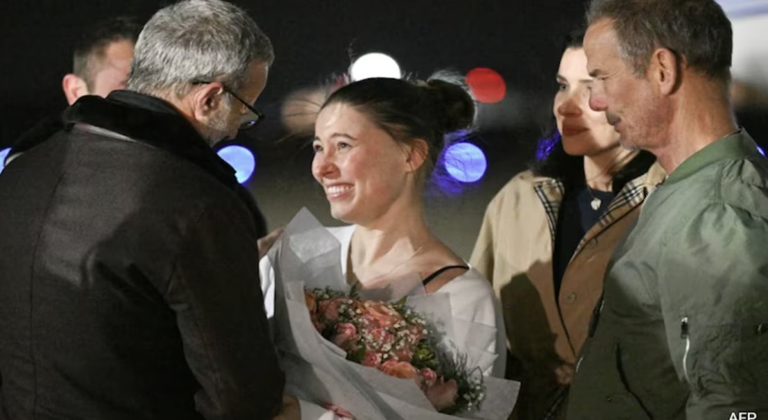 此次交換是在阿布扎比的一個機場進行的