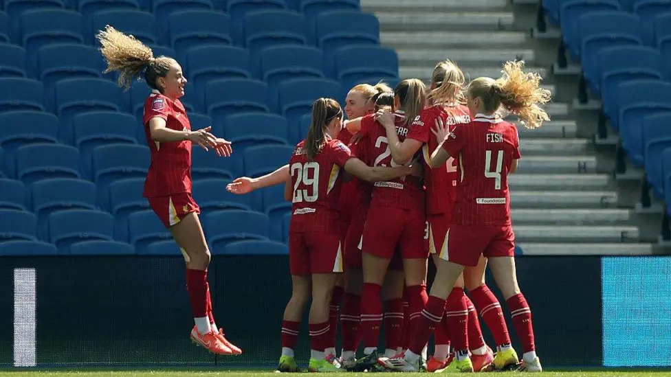 利物浦慶祝奧利維亞&middot;史密斯在布萊頓的首開紀錄