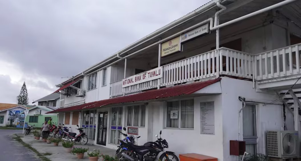 這個(gè)太平洋國家的所有銀行業(yè)務(wù)過去都是以現(xiàn)金進(jìn)行的