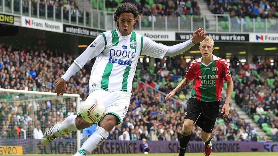 維吉爾&middot;范戴克于2011年5月首次代表格羅寧根出場(chǎng)