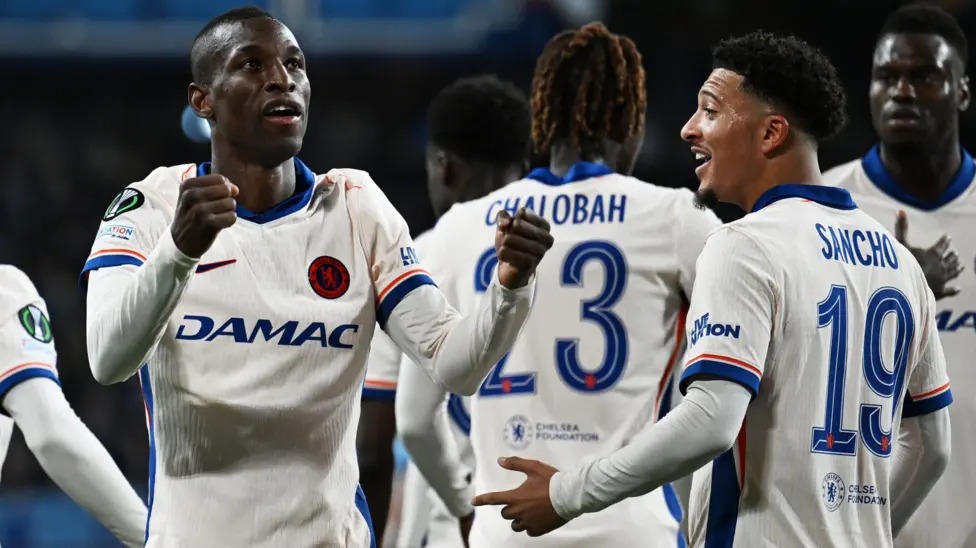 切爾西的尼古拉斯&middot;杰克遜慶祝球隊的第四個進球