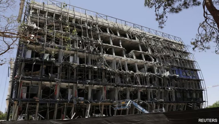 魏茨曼科學(xué)研究所校園內(nèi)的一棟建筑在伊朗襲擊后遭到損壞