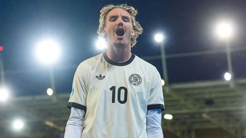 尼克&middot;沃爾特馬德慶祝進(jìn)球