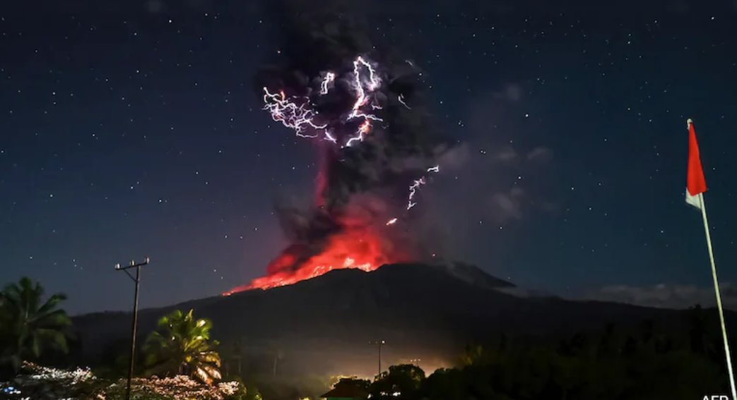 萊沃托比拉基拉基山是旅游島弗洛雷斯島上的一座1,584米高的火山