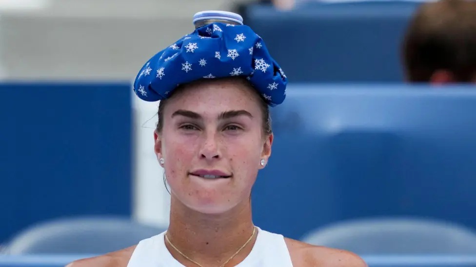 比賽期間，俄亥俄州的氣溫高達32攝氏度，濕度也很高，Aryna Sabalenka把冰毛巾放在頭上