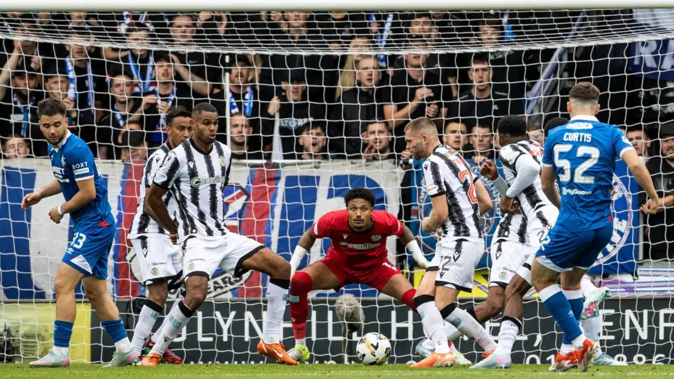 芬德利&middot;柯蒂斯在流浪者客場對(duì)陣圣米倫的比賽中打入一球，扳平比分