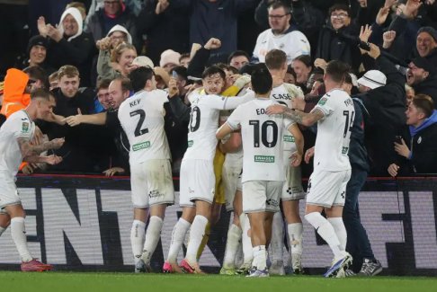 聯(lián)賽杯：雷克瑟姆戰(zhàn)平卡迪夫城，天鵝隊迎戰(zhàn)曼城