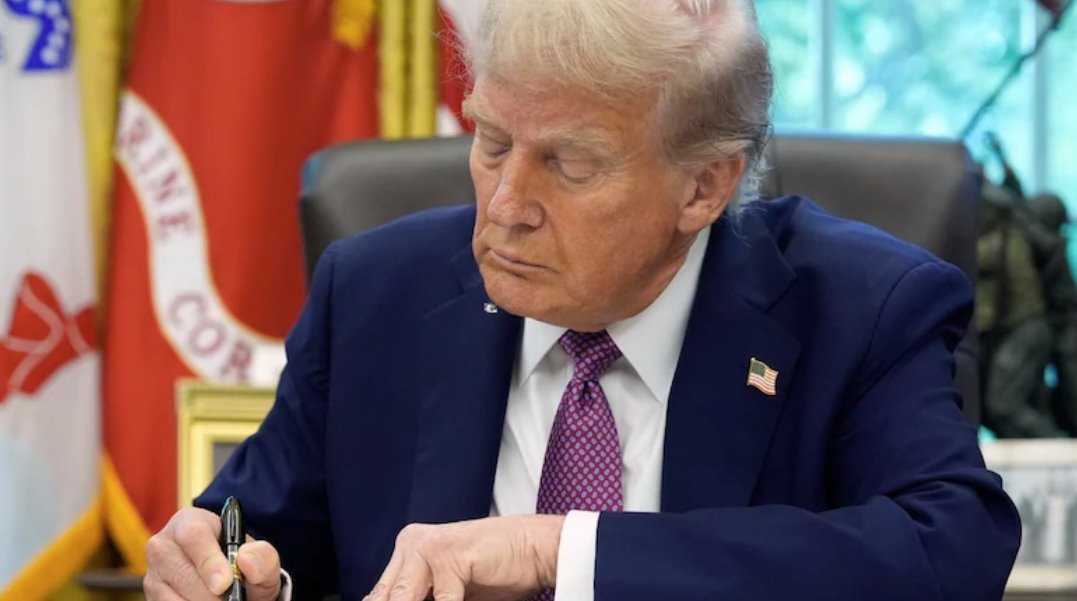 特朗普一月份上任后數(shù)小時(shí)內(nèi)就開始讓政府為他工作