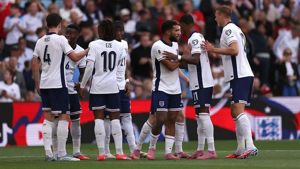 英格蘭隊(duì)?wèi)c祝對(duì)陣安道爾隊(duì)的首粒進(jìn)球：安道爾隊(duì)的烏龍球。