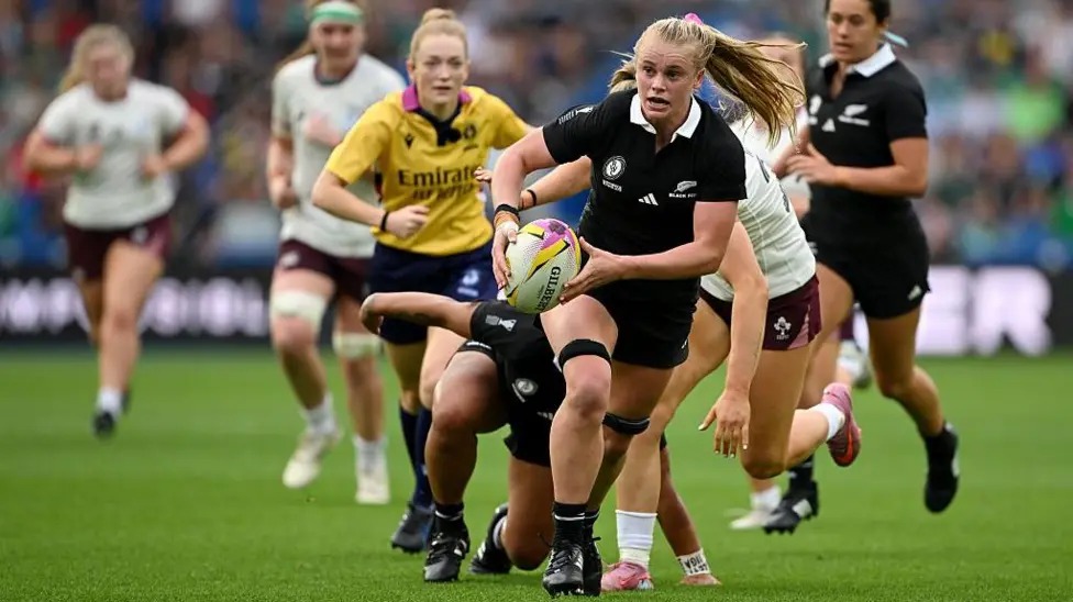 喬賈&middot;米勒在新西蘭隊(duì)40-0戰(zhàn)勝愛爾蘭隊(duì)的比賽中多次有出色的表現(xiàn)