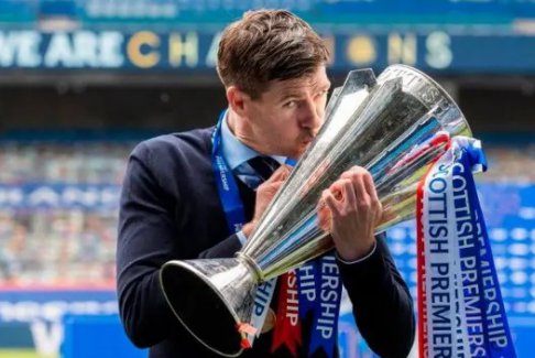 從杰拉德?lián)瘟骼苏哧?duì)主教練的經(jīng)歷中學(xué)到什么？