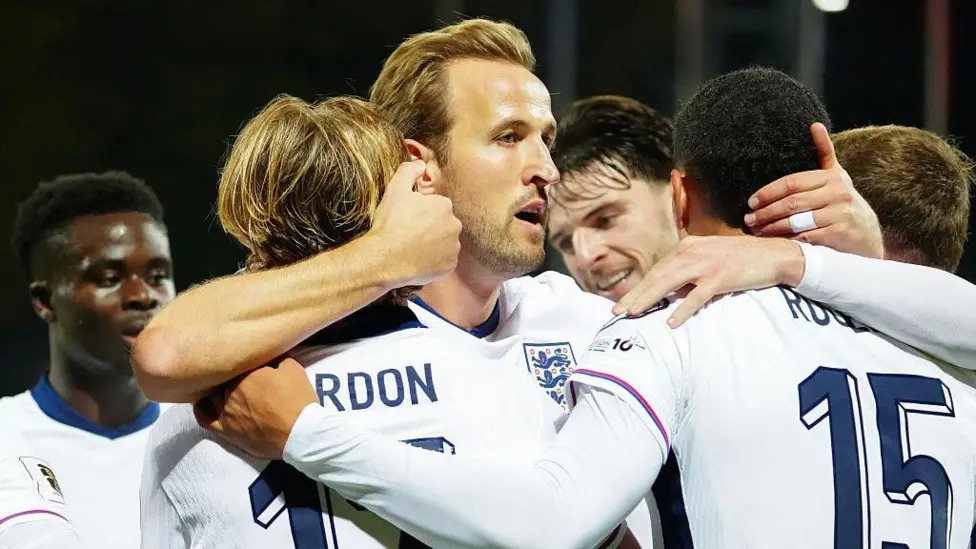 英格蘭球員慶祝對陣拉脫維亞的首粒進球