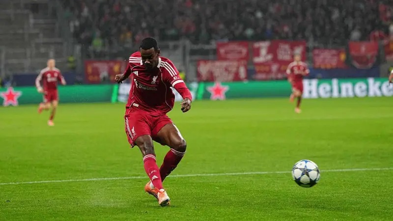 亞歷山大&middot;伊薩克射門