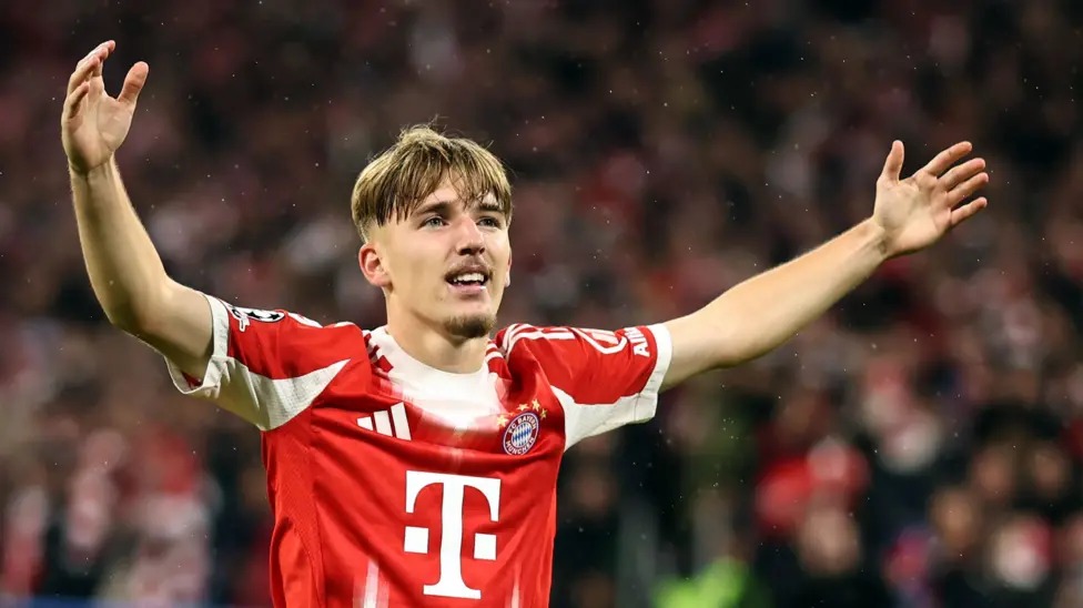 17歲的倫納特&middot;卡爾(LennartKarl)為拜仁慕尼黑隊攻入了對陣布魯日俱樂部的首粒進球