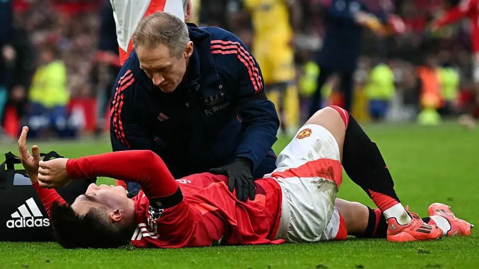 曼聯(lián)中后衛(wèi)利桑德羅&middot;馬丁內(nèi)斯是2024-25賽季英超聯(lián)賽中遭遇前交叉韌帶撕裂的10名球員之一。