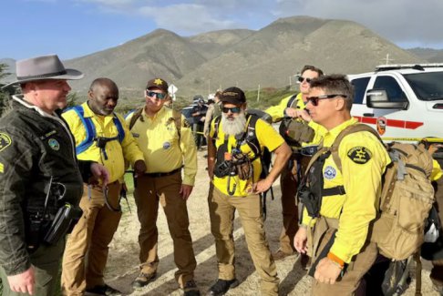 加拿大男子為救被海浪卷入海中的5歲女兒不幸身亡