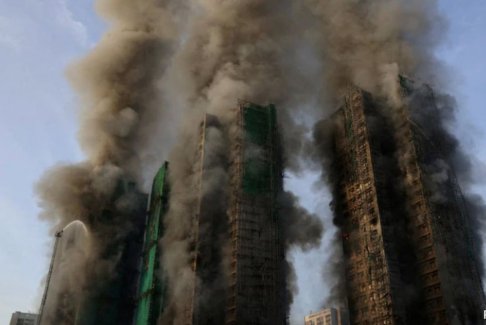 香港廉政公署逮捕8名涉嫌與火災事故相關人員