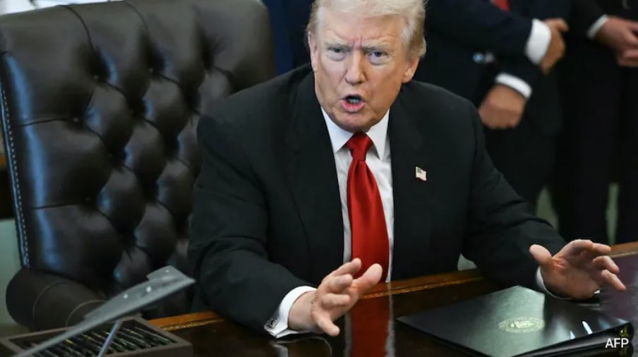 “反對(duì)關(guān)稅的人們都是傻瓜”:特朗普承諾向美國(guó)人發(fā)放2000美元“紅利”