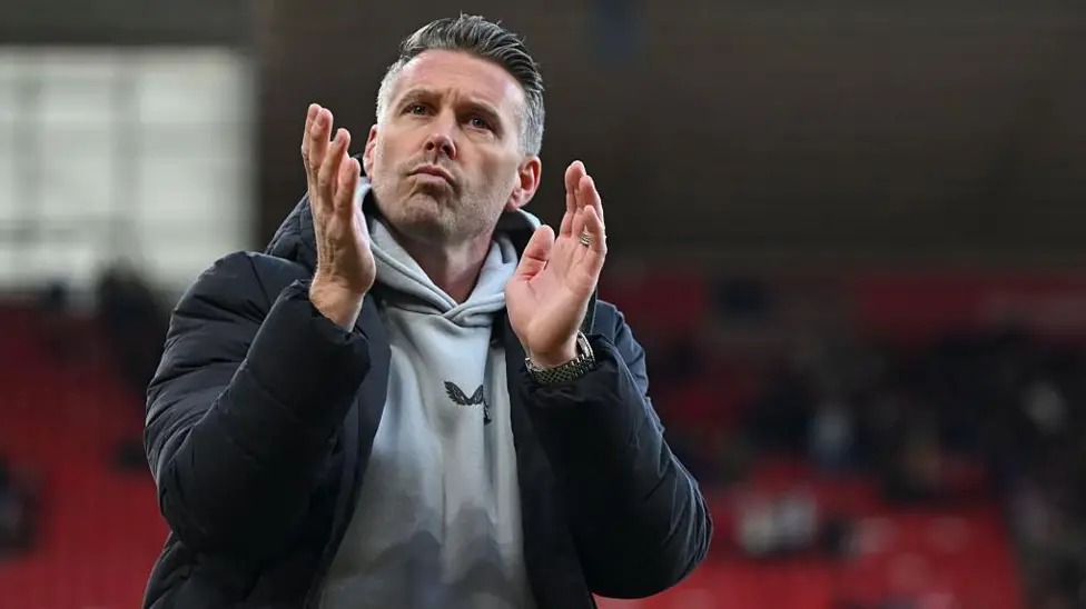 羅布&middot;愛(ài)德華茲在效力狼隊(duì)期間司職中后衛(wèi)