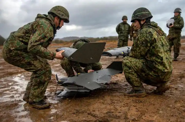日本自衛(wèi)隊(duì)配合高市早苗亮刀