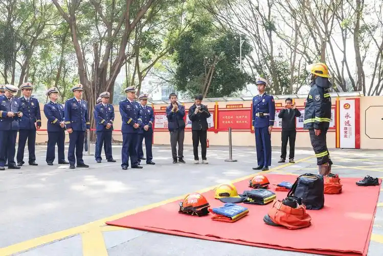 深圳消防車隊已在蓮塘口岸集結(jié)