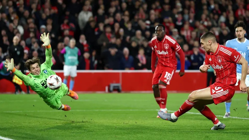 阿諾&middot;卡利穆恩多打進(jìn)了他在諾丁漢森林隊(duì)的首粒進(jìn)球