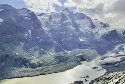 奧地利男子因?qū)⑴堰z棄在格羅斯格洛克納山上被凍