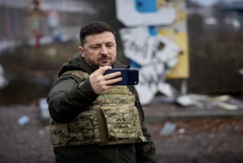 澤連斯基在庫(kù)皮揚(yáng)斯克自拍