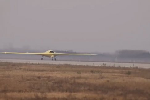 重大突破！彩虹7隱身無人機首飛成功