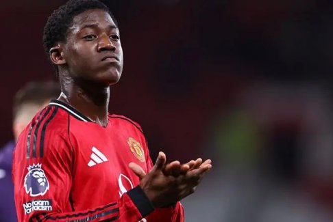 曼聯(lián)中場球員的同父異母兄弟身穿“釋放科比·梅努