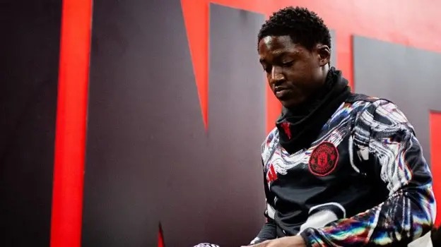 科比&middot;梅努上一次代表曼聯(lián)在英超聯(lián)賽中首發(fā)是在5月11日對陣西漢姆聯(lián)的比賽中