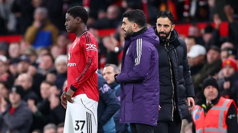 科比&middot;梅努即將被魯本&middot;阿莫林替換下場