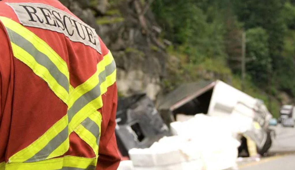 印尼一輛客車失控撞車,造成16人死亡,18人受傷