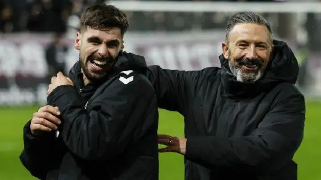 克勞迪奧&middot;布拉加和德里克&middot;麥金尼斯慶祝哈茨隊(duì)獲勝