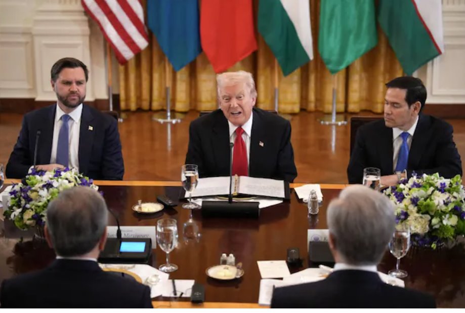 美國總統(tǒng)唐納德&middot;特朗普（中）、副總統(tǒng)JD&middot;萬斯（左）和國務卿馬可&middot;盧比奧（資料圖）